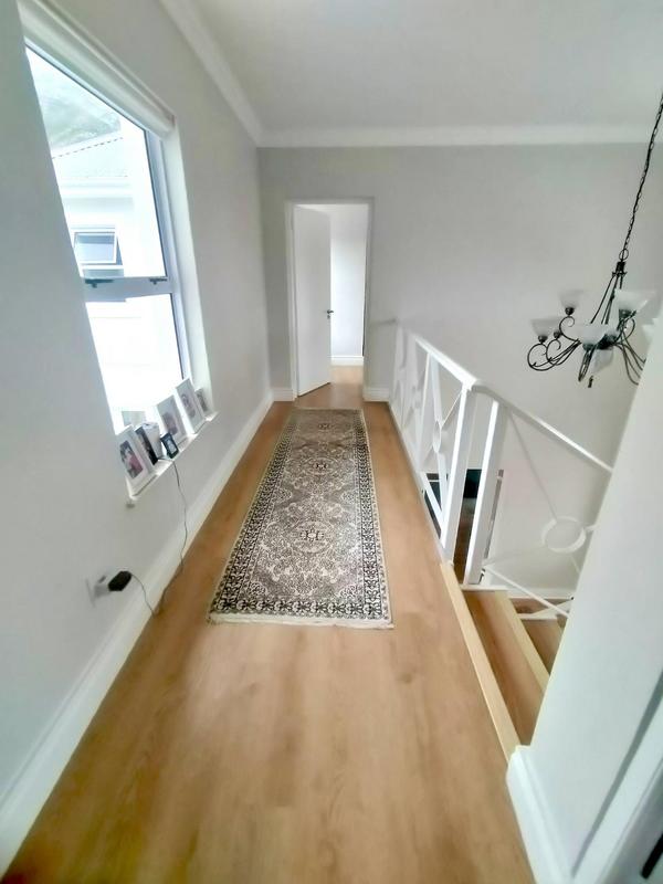 To Let 5 Bedroom Property for Rent in Hout Bay Western Cape